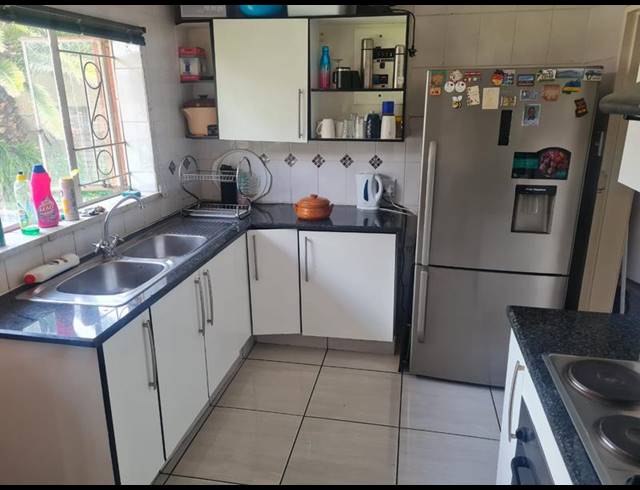 4 BEDROOM PROPERTY TO RENT IN LAMBTON GARDENS